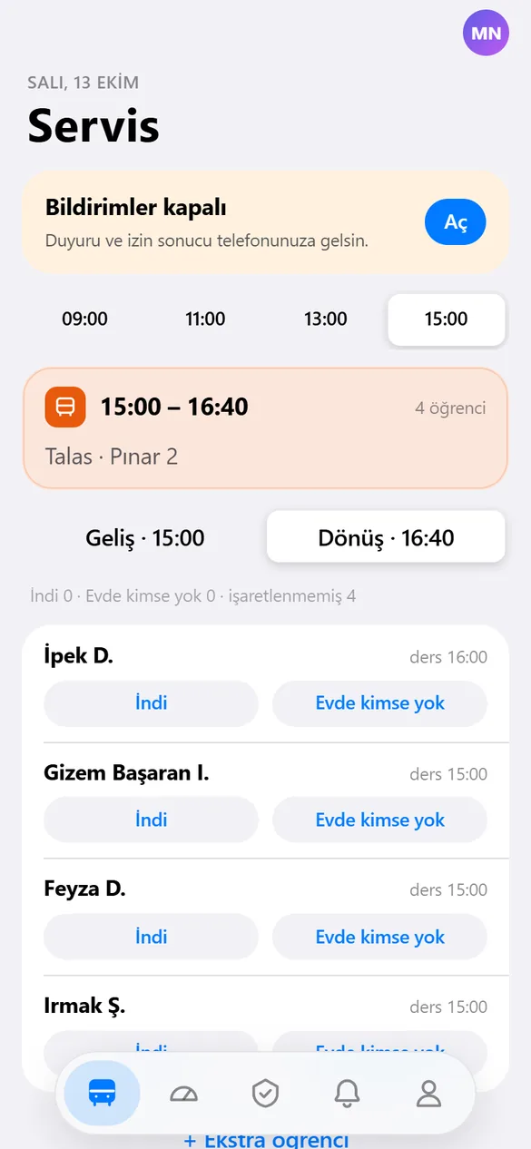 Servis yardımcısının telefonunda günün seferleri